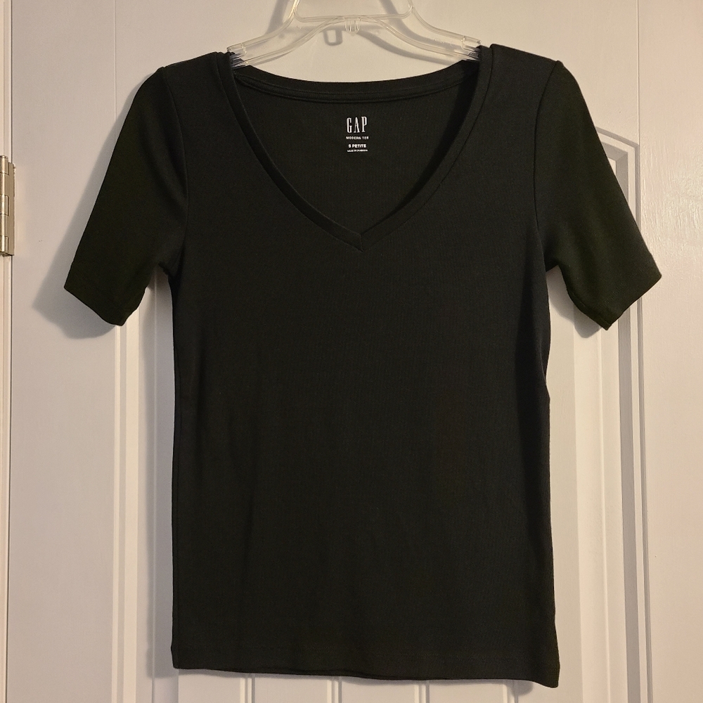 Gap Petite V Neck Tee